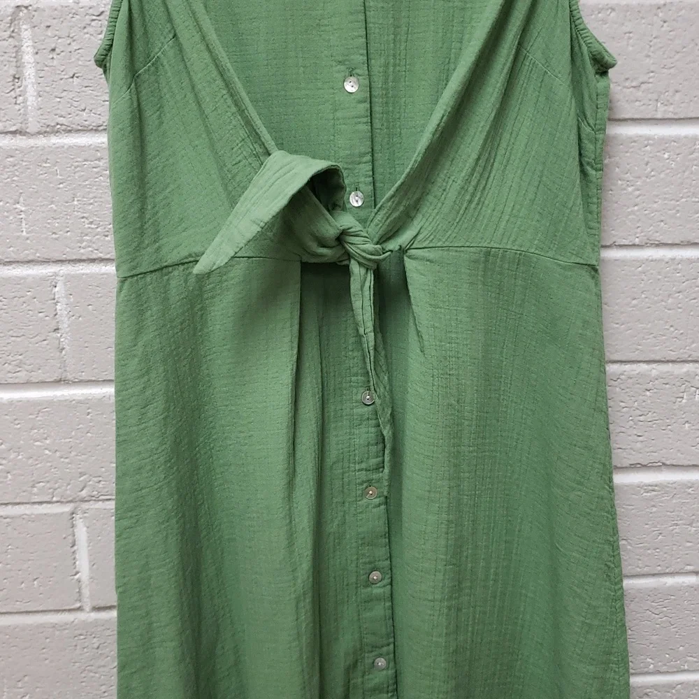 Green Sleeveless Button-Down Dress - Picture 5 of 6
